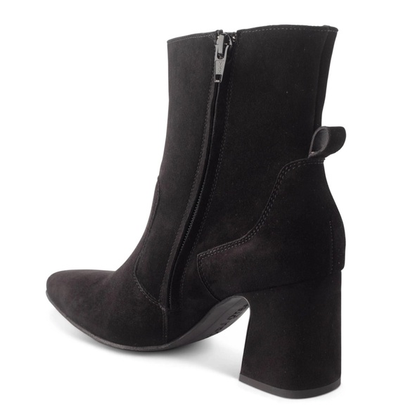 Paul Green Nepal Bootie
SQUARE FLARED BLOCK HEEL SUEDE BLACK  UK 5 US 7.5 
$455 - Picture 5 of 16